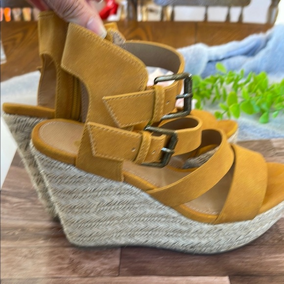 Report Yellow Espadrille Wedges with Straps - Picture 4 of 6